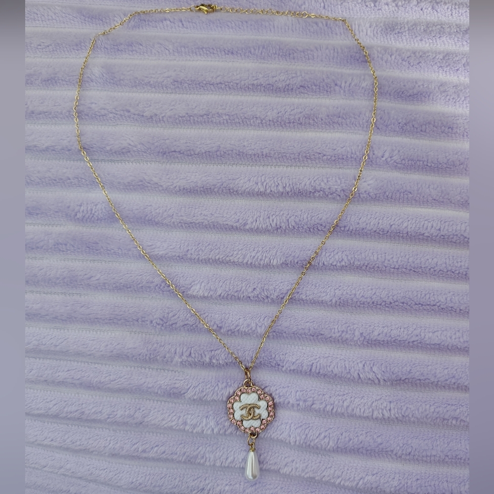 Chanel Pink/White Clover Zipper Pull Pendant/18k Gold Plated Chain. - Picture 5 of 6